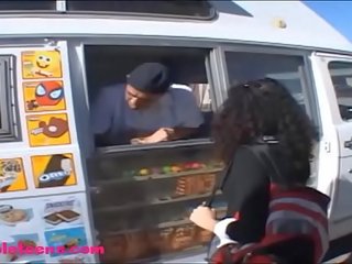 Gullibleteens.com icecream truck في سن المراهقة lassie سمين أسود شعر