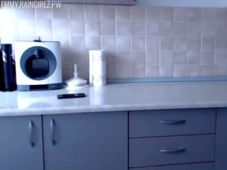 VÃ­deo pornogrÃ¡fico HD grÃ¡tis de OMG! Squirting In Her Friends Kitchen! - SpankBang- The Front Page of dirty clip