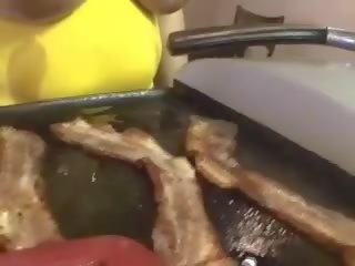 乳 bacon & eggs!